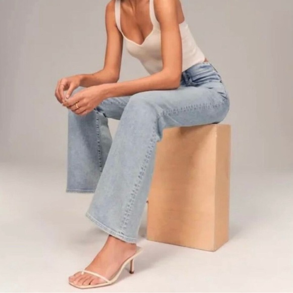 Abercrombie & Fitch The Flare Ultra HighRise Women Jean 29/8R Light Wash Stretch - Picture 5 of 17
